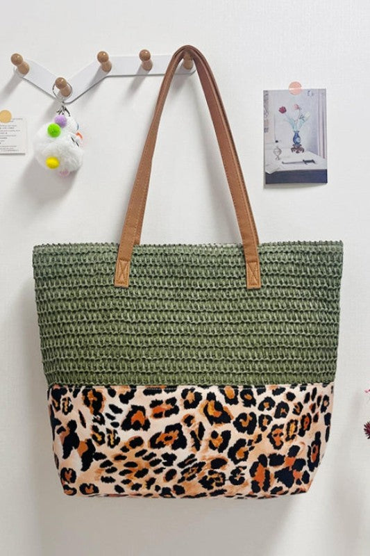 Straw woven tote green